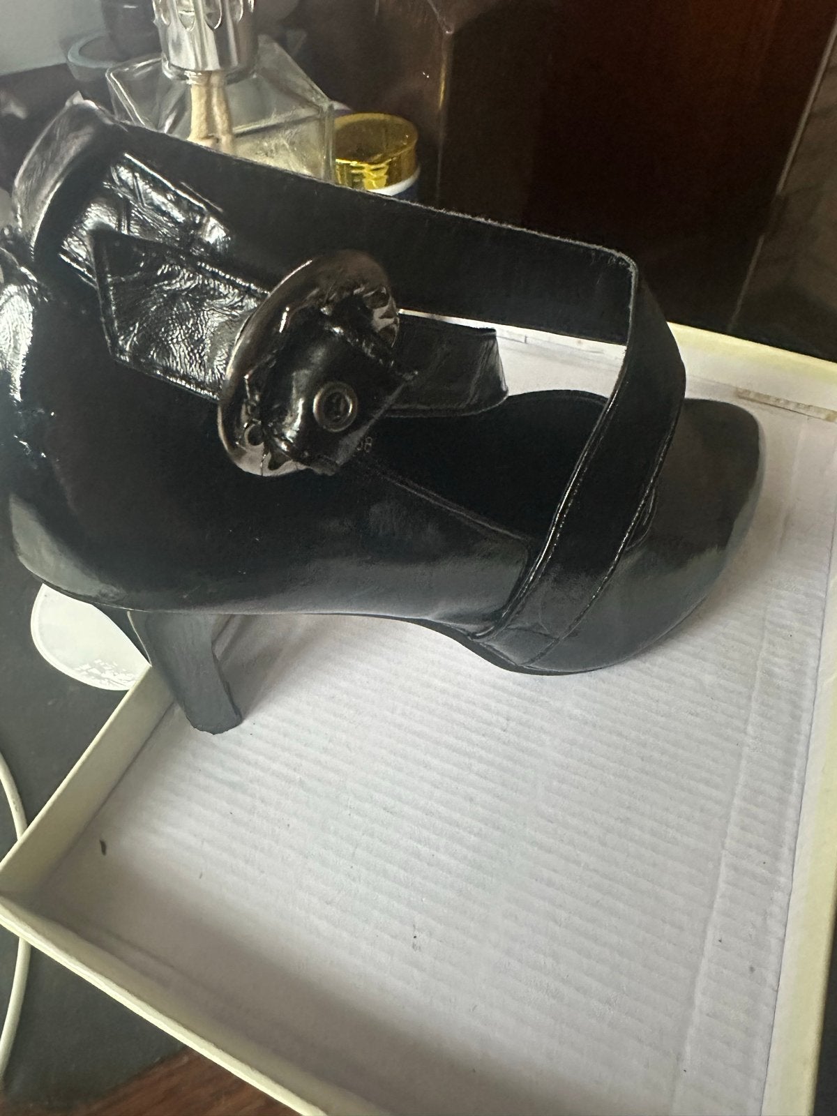 Zwarte lakleren schoenen met kruisband - Maat 38, Kleding | Dames, Ophalen of Verzenden, Gedragen, Zwart, Schoenen met hoge hakken