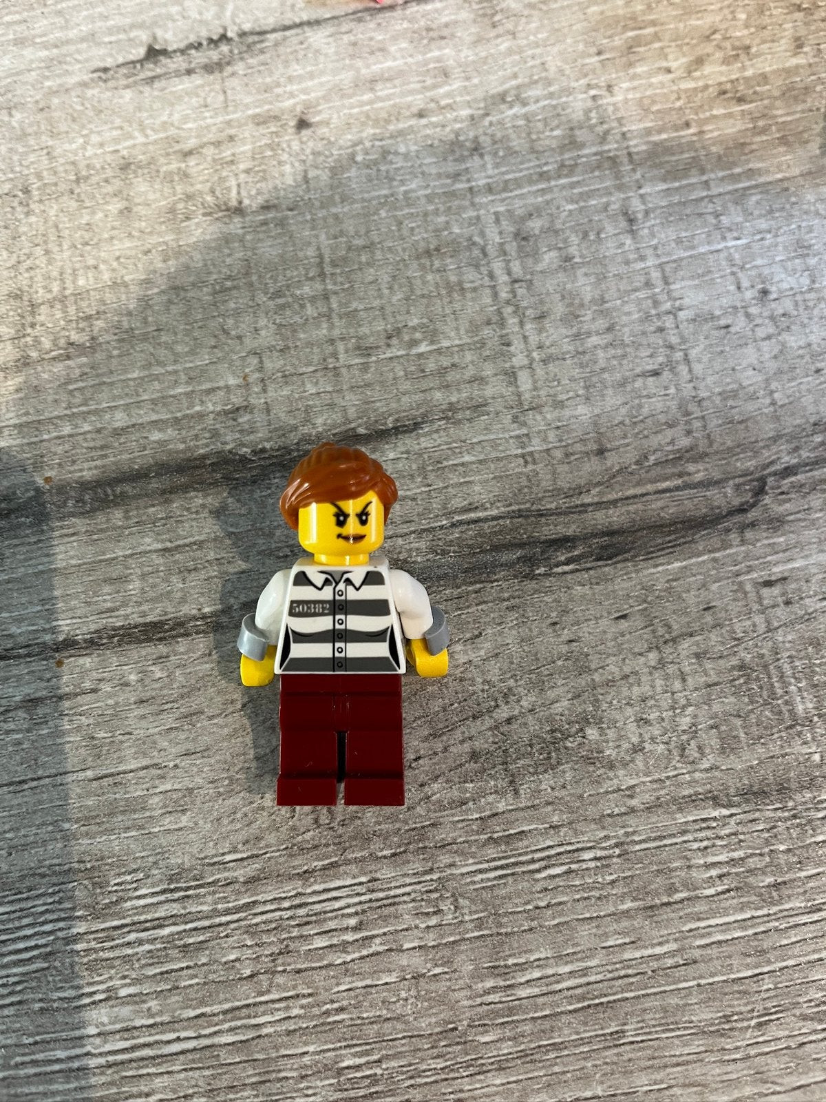 Lego minifigure cty1275 jail prisoner female boef vrouw, City, Lego, Ophalen of Verzenden, Zo goed als nieuw