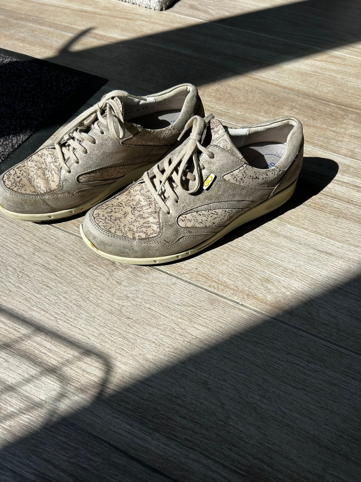 Durea schoenen maat 38,5, Kleding | Dames, Schoenen, Beige, Ophalen of Verzenden, Sneakers of Gympen, Zo goed als nieuw