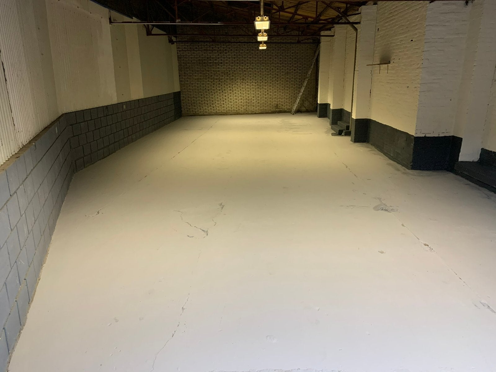 Te huur bedrijfspand / loods 110 m2 Hoensbroek - Heerlen, Zakelijke goederen, 110 m², Huur, Opslag of Loods