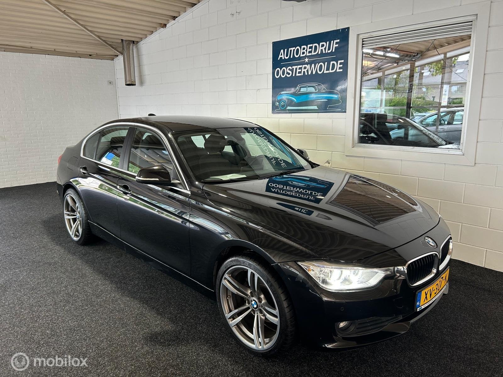 BMW 3-serie 318d High Executive Airco - Navi - Cruise - Stoe, 1385 kg, Achterwielaandrijving, Euro 6, 4 stoelen