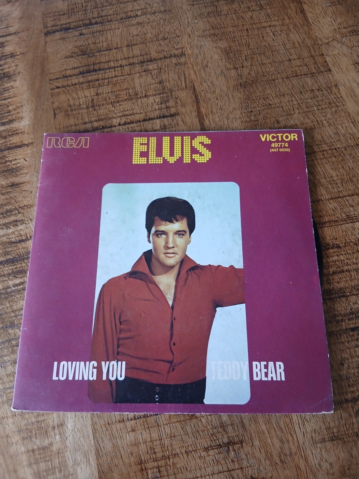 Elvis Presley - Loving You / Teddy Bear 7 inch vinyl single, Cd's en Dvd's, Vinyl Singles, Gebruikt, Originele persing, 7 inch