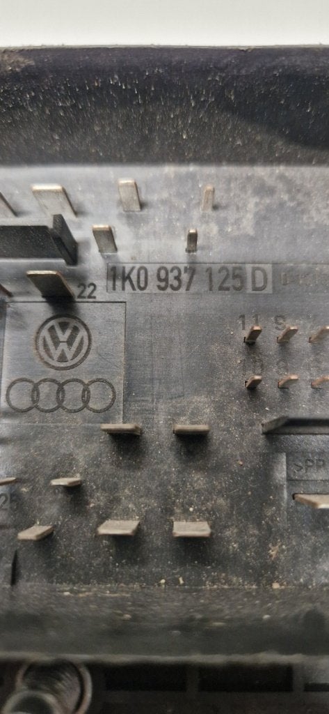 VW GOLF TOURAN CADDY ZEKERINGKAST / 1K0937125D, Auto-onderdelen, Gebruikt, Volkswagen, Berliner Ring 2, 38440 Wolfsburg, Duitsland