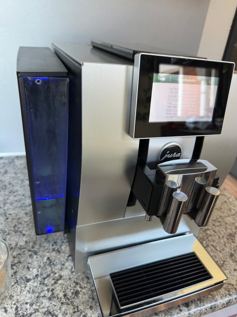 Jura Z8 koffiemachine, Afneembaar waterreservoir, Gebruikt, 10 kopjes of meer, Koffiemachine