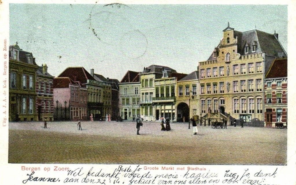 Bergen op Zoom, Groote Markt met Stadhuis - volk kar - gelop, Ophalen of Verzenden, Voor 1920, Gelopen, Noord-Brabant