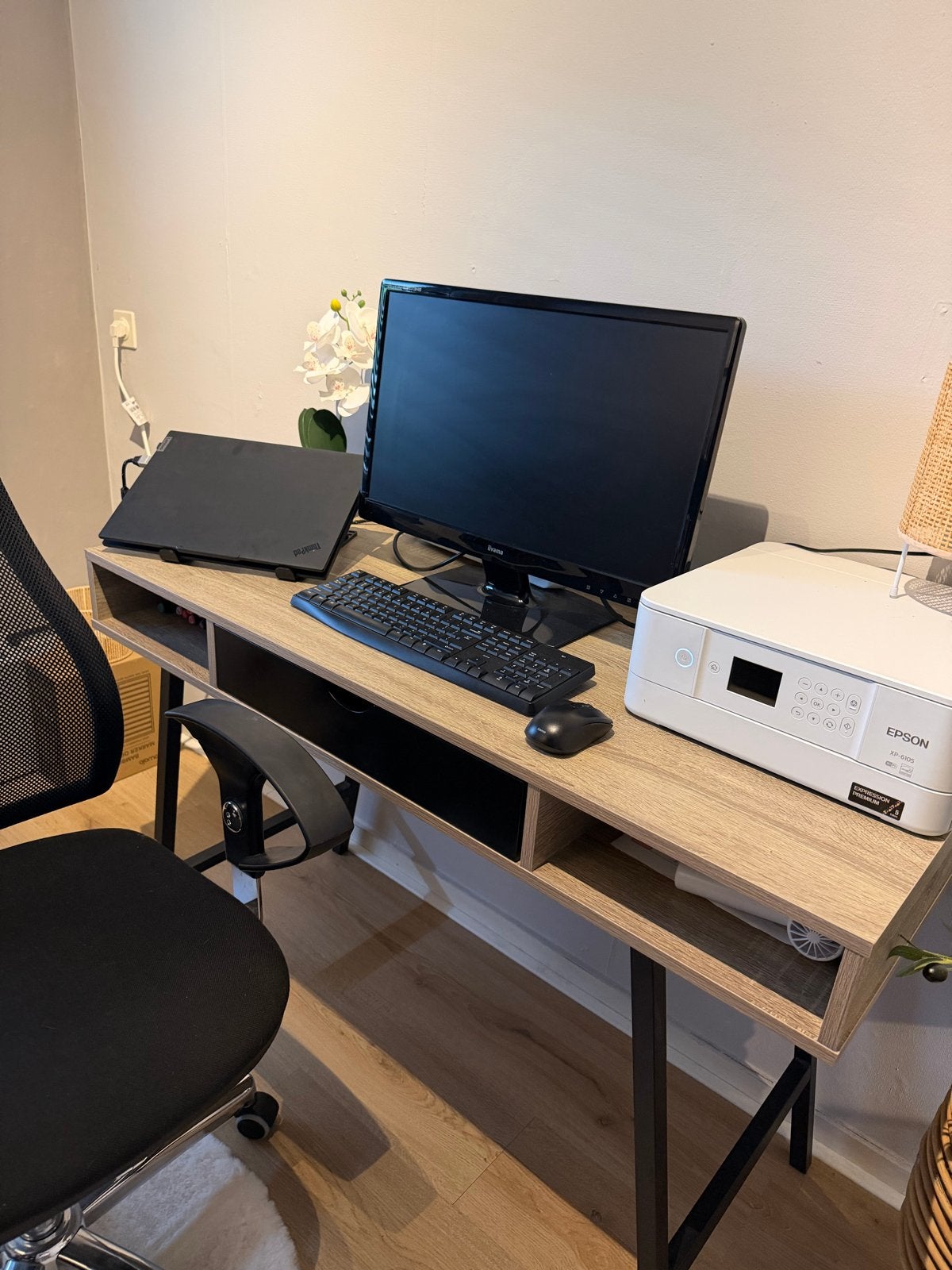 Modern bureau met opbergruimte - ideaal voor thuiswerkplek, Ophalen, Gebruikt, Met lades, Spaanplaat of MDF