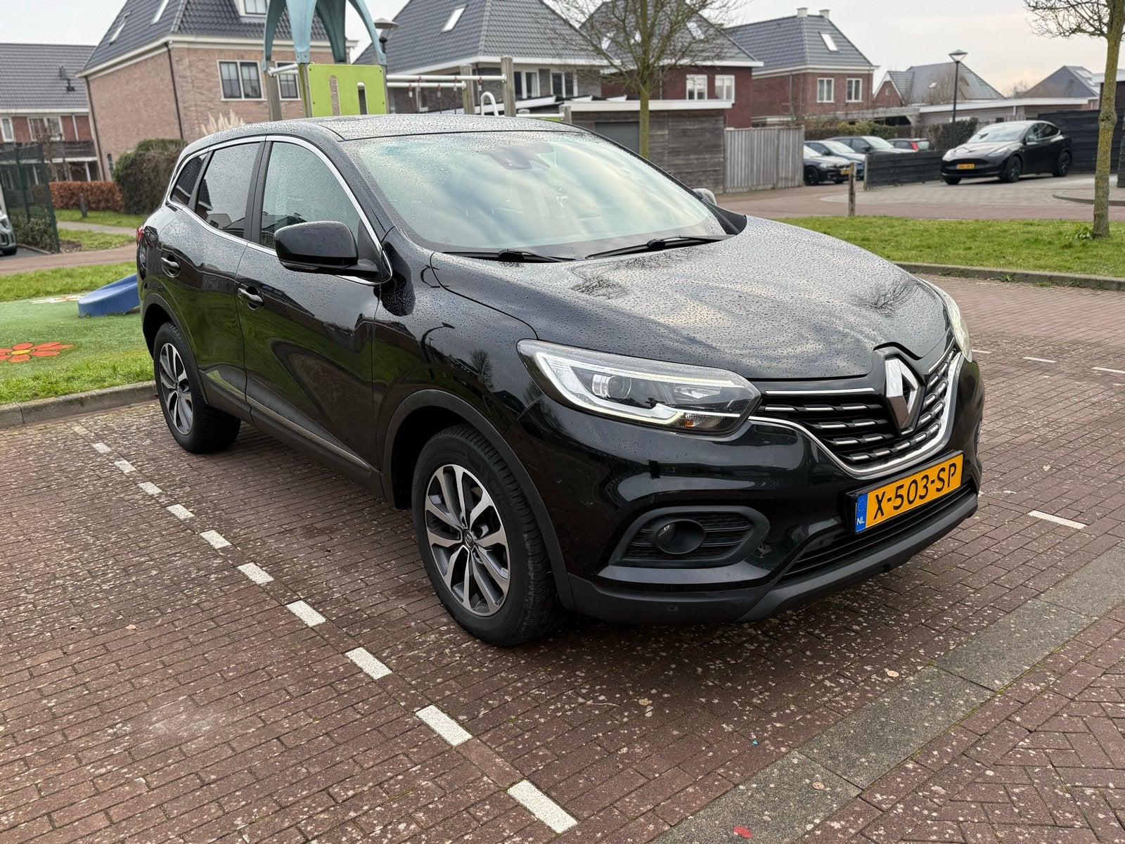 Renault Kadjar TCe 140pk EDC GPF 2021 Zwart, Auto's, Kadjar, 4 cilinders, Zwart, 1316 kg