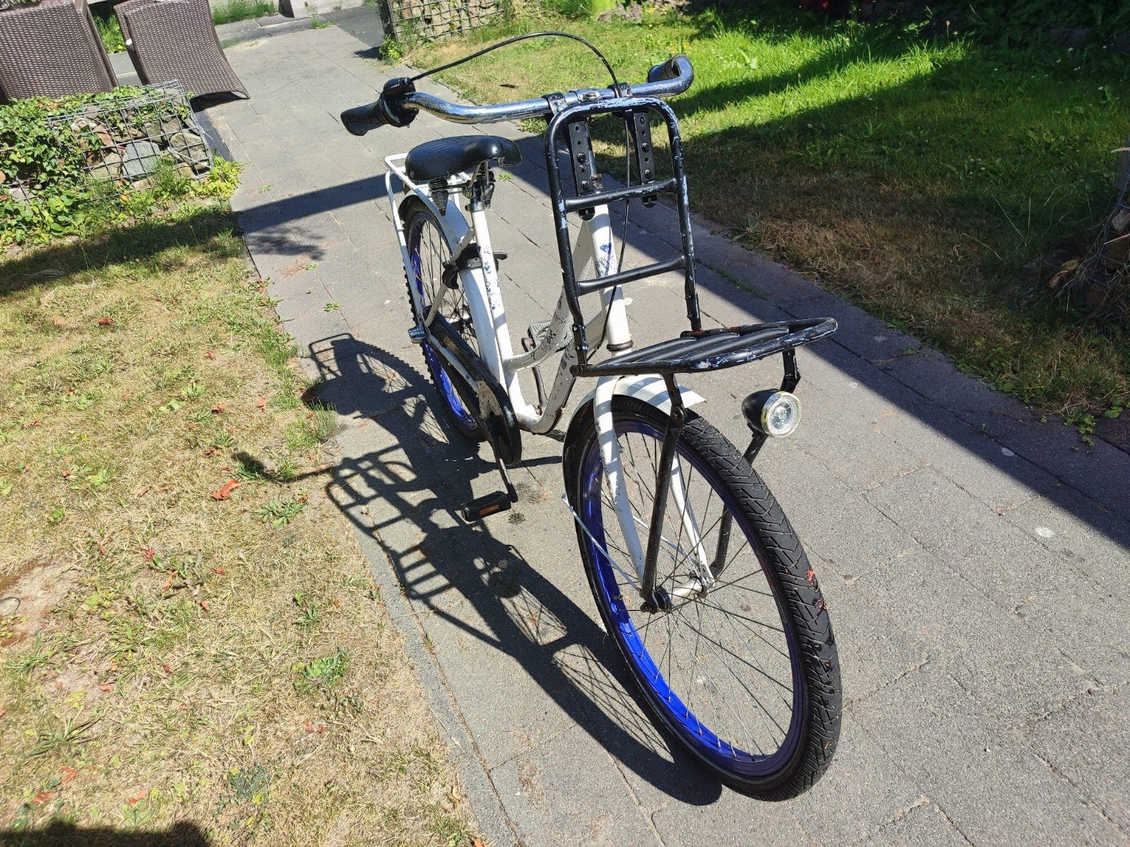 Kinderfiets wit met blauwe accenten - standaard en zadel los, Fietsen en Brommers, Ophalen of Verzenden, Gebruikt, Terugtraprem