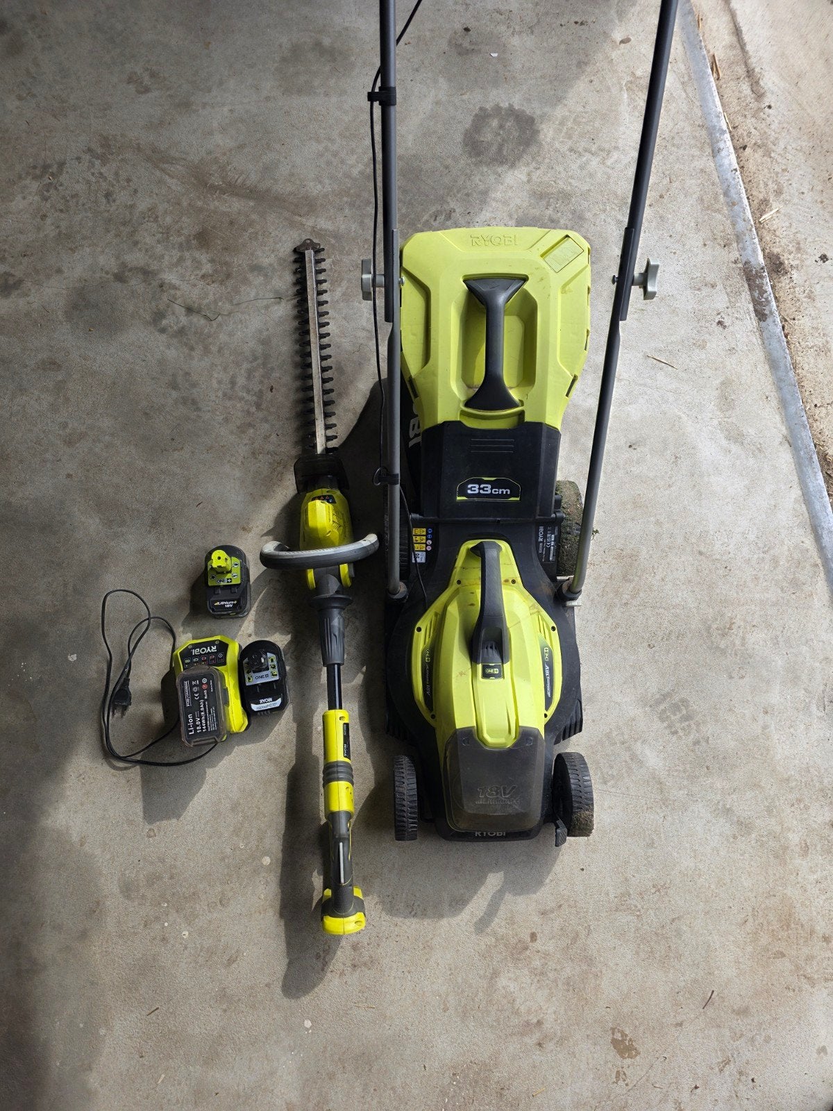 Ryobi Grasmaaier en Heggenschaar set met 3 Accu's en Lader, Ophalen of Verzenden