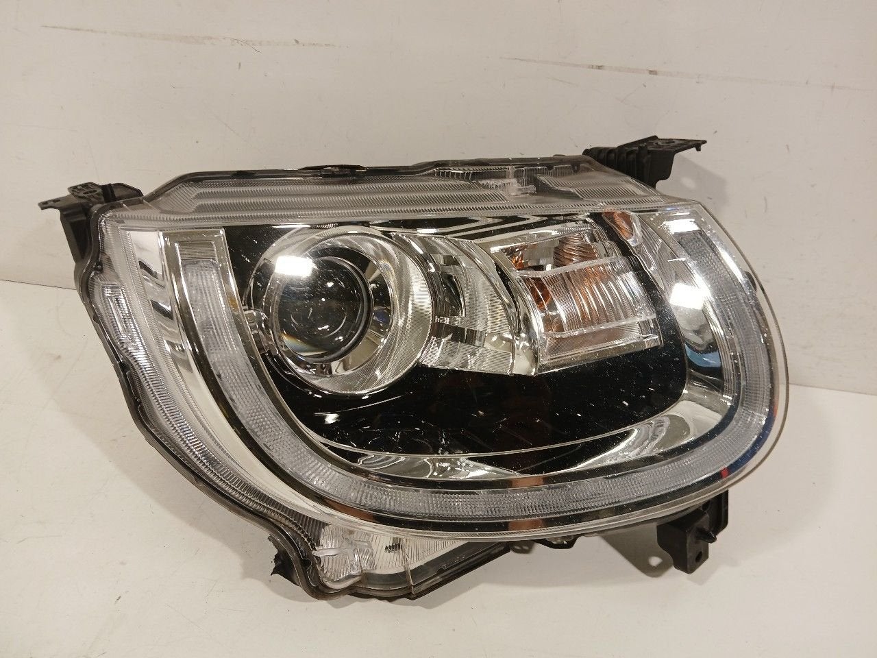 Koplamp rechts Suzuki Ignis, Auto-onderdelen, Verlichting, Onderdelen@venauto.nl, Van der Ven Autorecycling B.V., Gebruikt, Ettenseweg 76, 4706 PB Roosendaal, The Netherlands