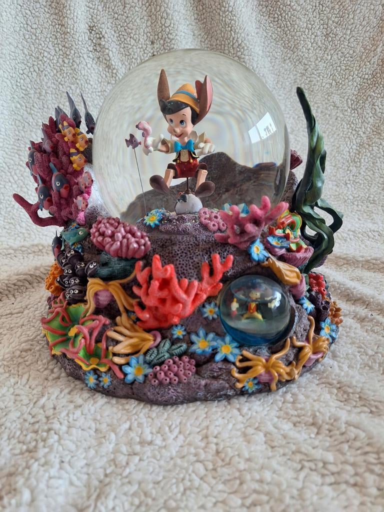 Disney Pinokkio Sneeuwbol - Looking for Monstro, Ophalen, Overige figuren, Beeldje of Figuurtje