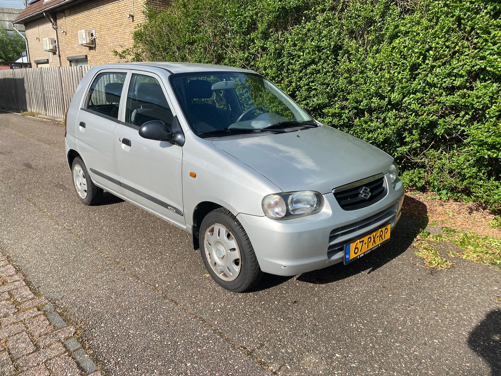 Suzuki alto voor onderdelen 2005 82000km koppakking lek, Auto-onderdelen, Carrosserie en Plaatwerk, Ophalen, Voor, Suzuki, Spatbord