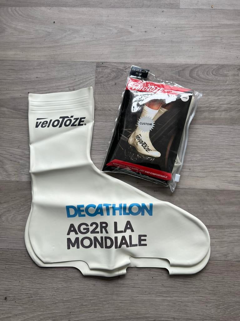 VeloToze AG2R overschoenen (Maat M) – Nieuw, Fietsen en Brommers, Fietsen | Racefietsen, Overige merken, Minder dan 10 versnellingen