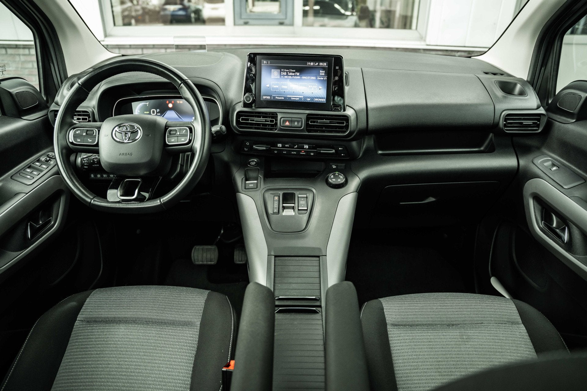 Toyota PROACE Verso | Pano dak | 5-Persoons | Achteruitrijca, Gebruikt, Zwart, ProAce, 1565 kg