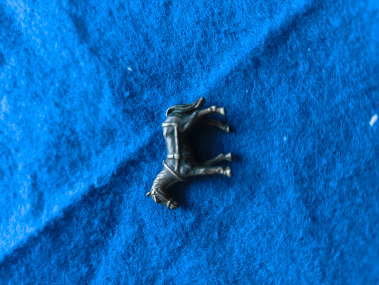 zilveren  miniatuur paardje, Ophalen of Verzenden, Zo goed als nieuw, Dier