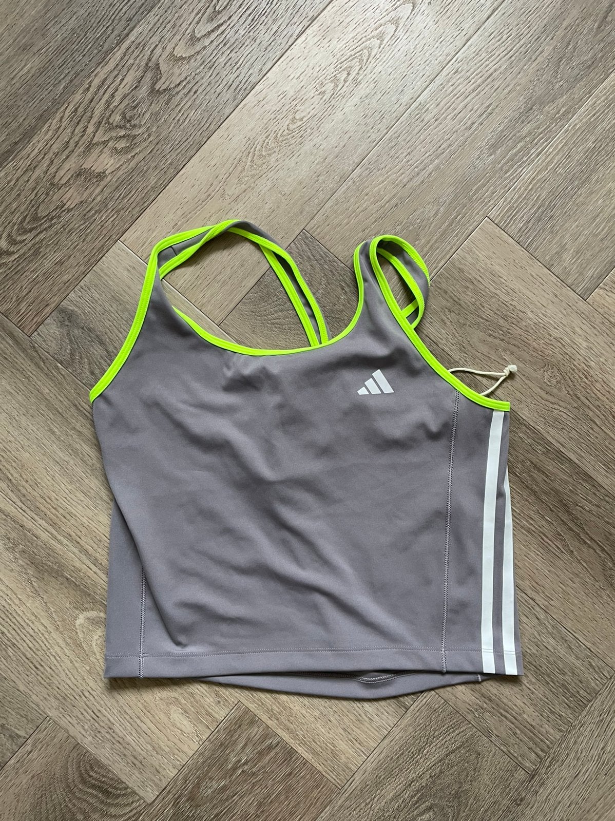 Adidas dames gave sport top grijs lime summer mt L, Kleding | Dames, Maat 38/40 (M), Overige typen, Ophalen of Verzenden, Zo goed als nieuw