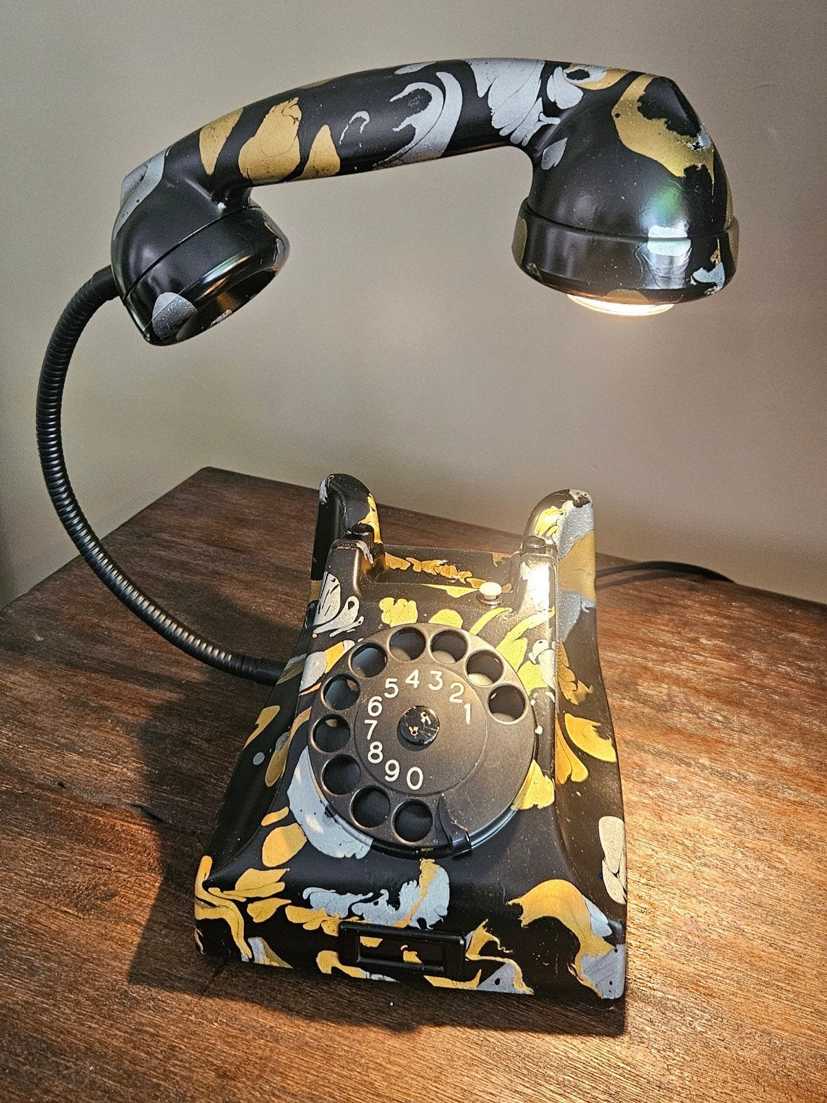 Unieke lamp gemaakt van bakelieten telefoon uit de jaren '60, Goud, Ophalen of Verzenden, Design