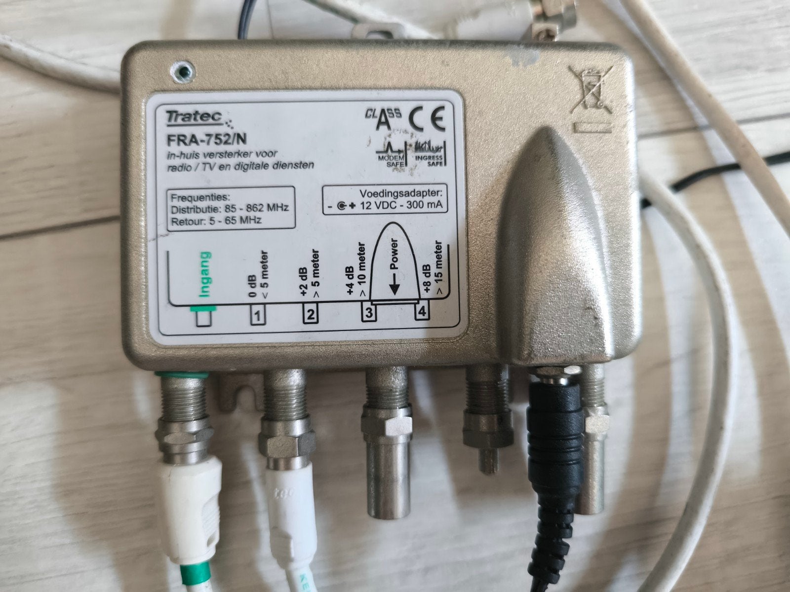 Tratec FRA-752/N CAI antenneversterker + adapter dc 12v 1,5a, Ophalen of Verzenden