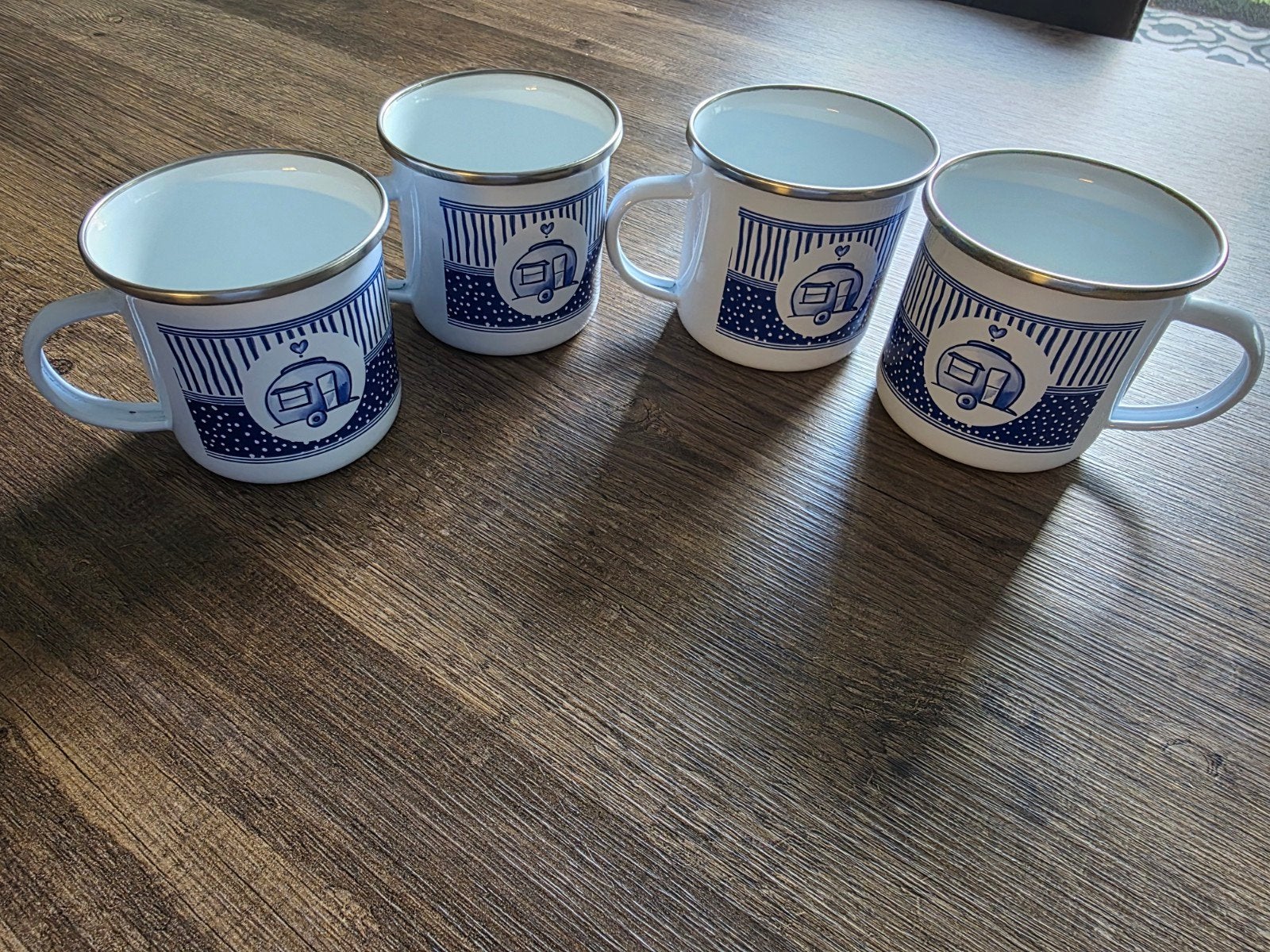Set van 4 emaille mokken met caravan print, Ophalen