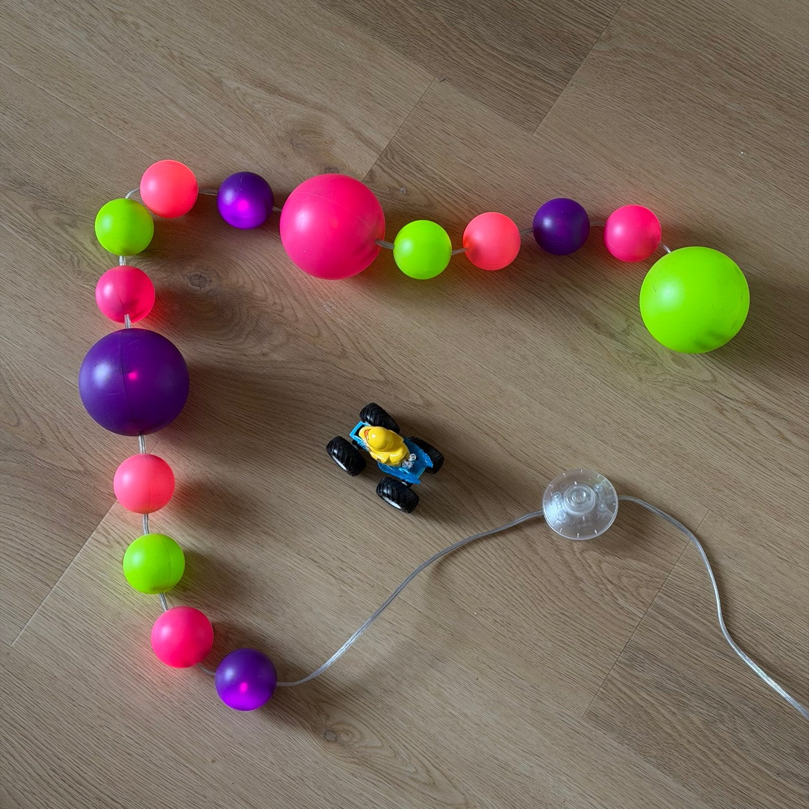 IKEA Skojig lichtslinger met gekleurde bollen, Met schakelaar, Gebruikt, Kunststof, Meerkleurig