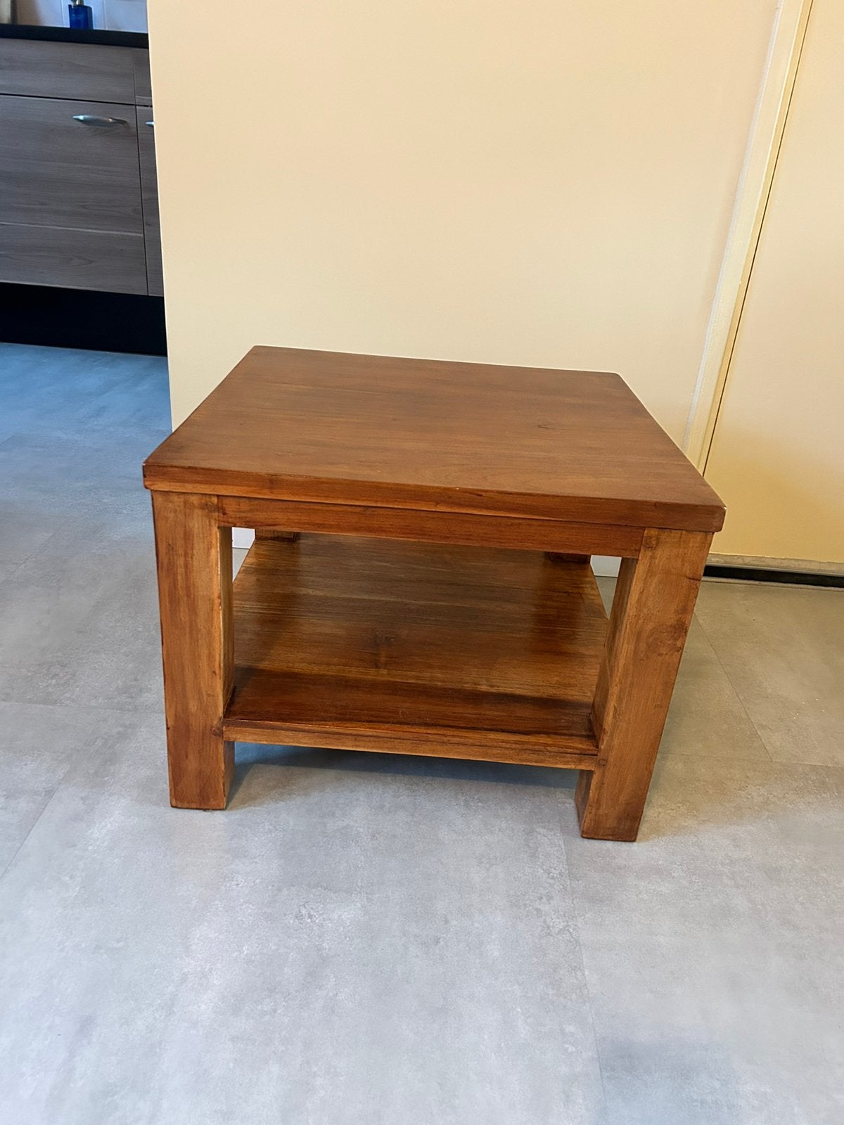 Masief teak houten tafeltje, Huis en Inrichting, Ophalen, Zo goed als nieuw, Rechthoekig, Minder dan 55 cm