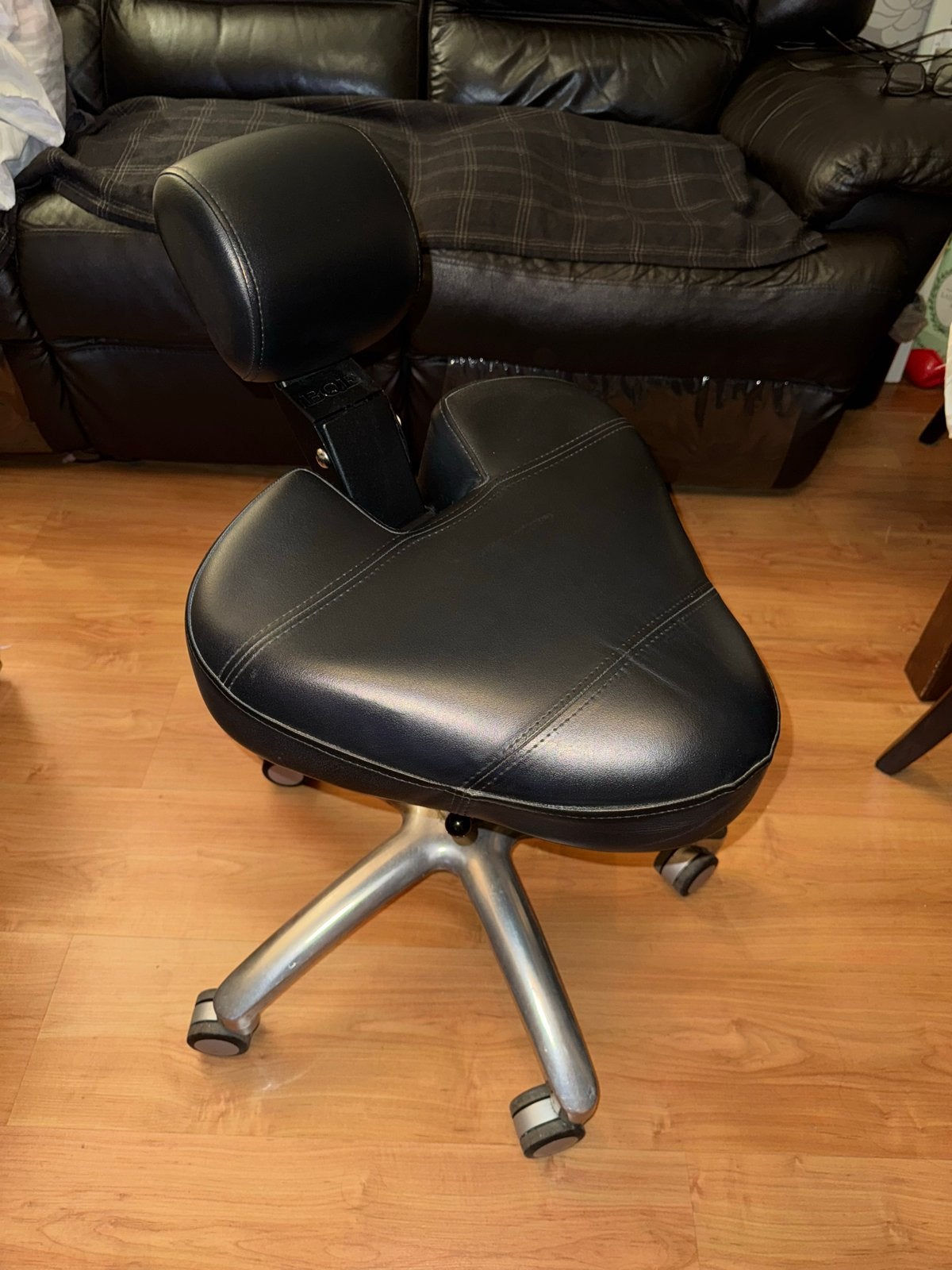 BQE Behandelstoel - Ergonomische Zadelkruk met Rugleuning, Kunststof, Gebruikt, Zwart, Ophalen of Verzenden