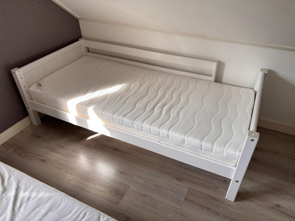 Kinderbed 90x200cm met MERADISO matras en uitval beveiliging, Ophalen, 85 tot 100 cm, Gebruikt, Matras
