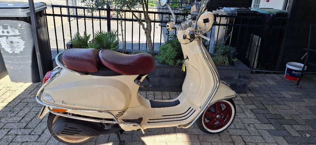 TE KOOP DEGELIJKE VESPA LXV 50 2-TAKT SNORSCOOTER, Ophalen, Gebruikt, Benzine, Vespa