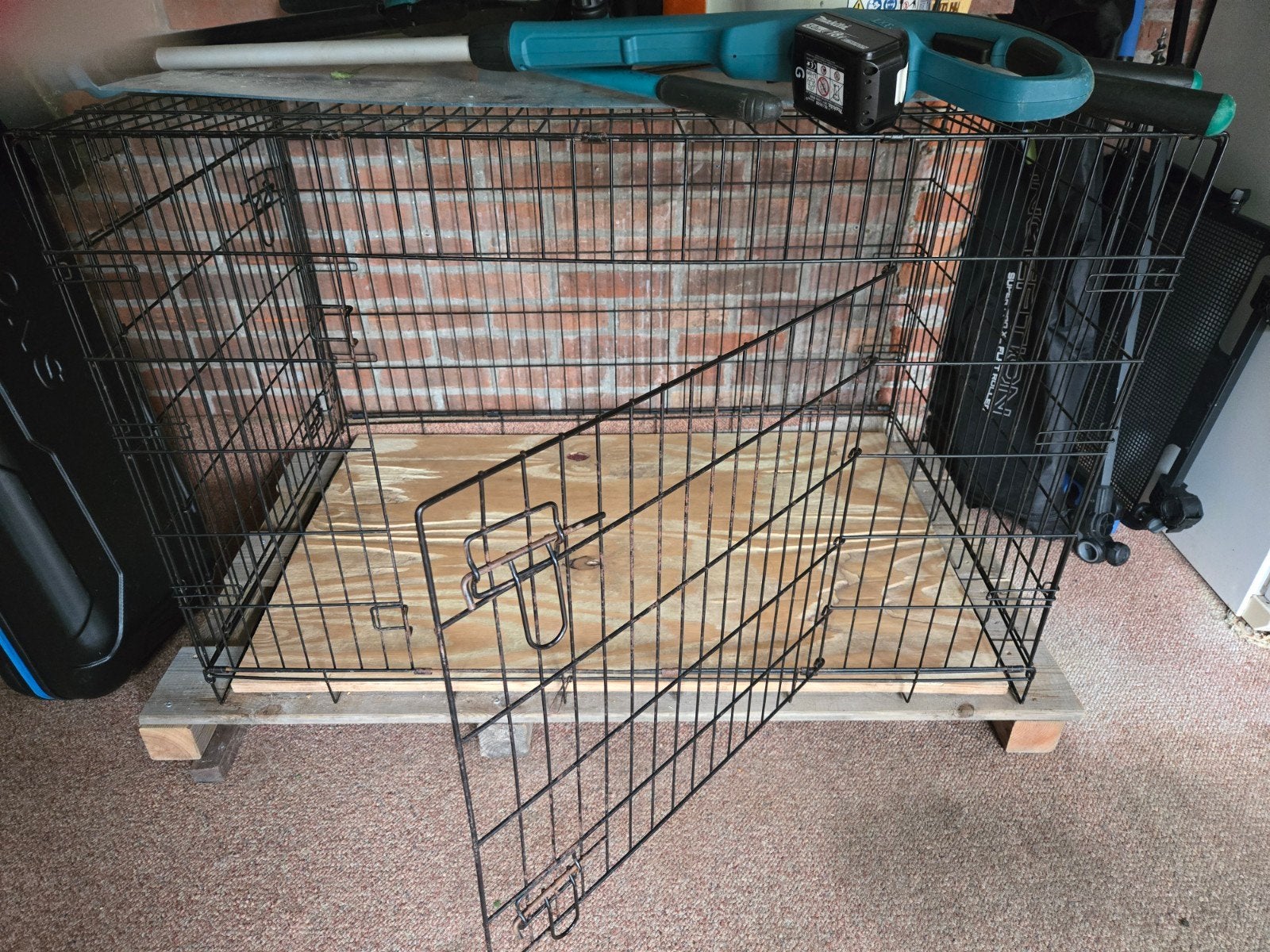 Te koop aangeboden een bench, Dieren en Toebehoren, Hondenhokken, Ophalen, 65 tot 100 cm, Hondenhok, 110 cm of meer