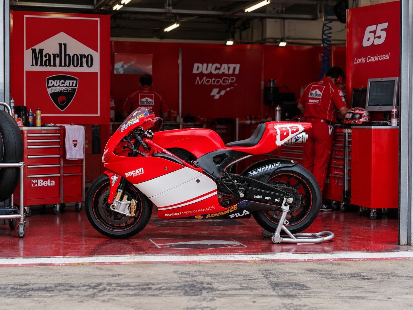 Zeer nette zeldzame 1:6 Guiloy Ducati Desmosedici., Ophalen of Verzenden, Gebruikt, 1:5 t/m 1:8, Motor