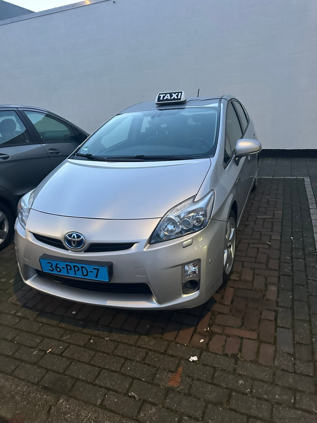 Toyota Prius 1.8 Full Hybrid 136PK Aut 2011 Grijs, Auto's, 1345 kg, 4 cilinders, Origineel Nederlands, Prius