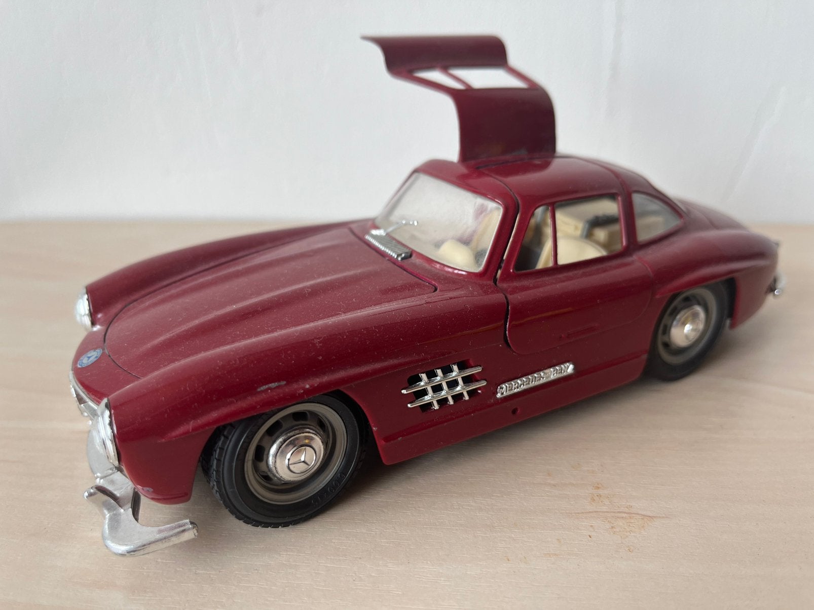 Mercedes 300 SL, Hobby en Vrije tijd, Modelauto's | 1:24, Ophalen of Verzenden, Zo goed als nieuw, Auto, Bburago