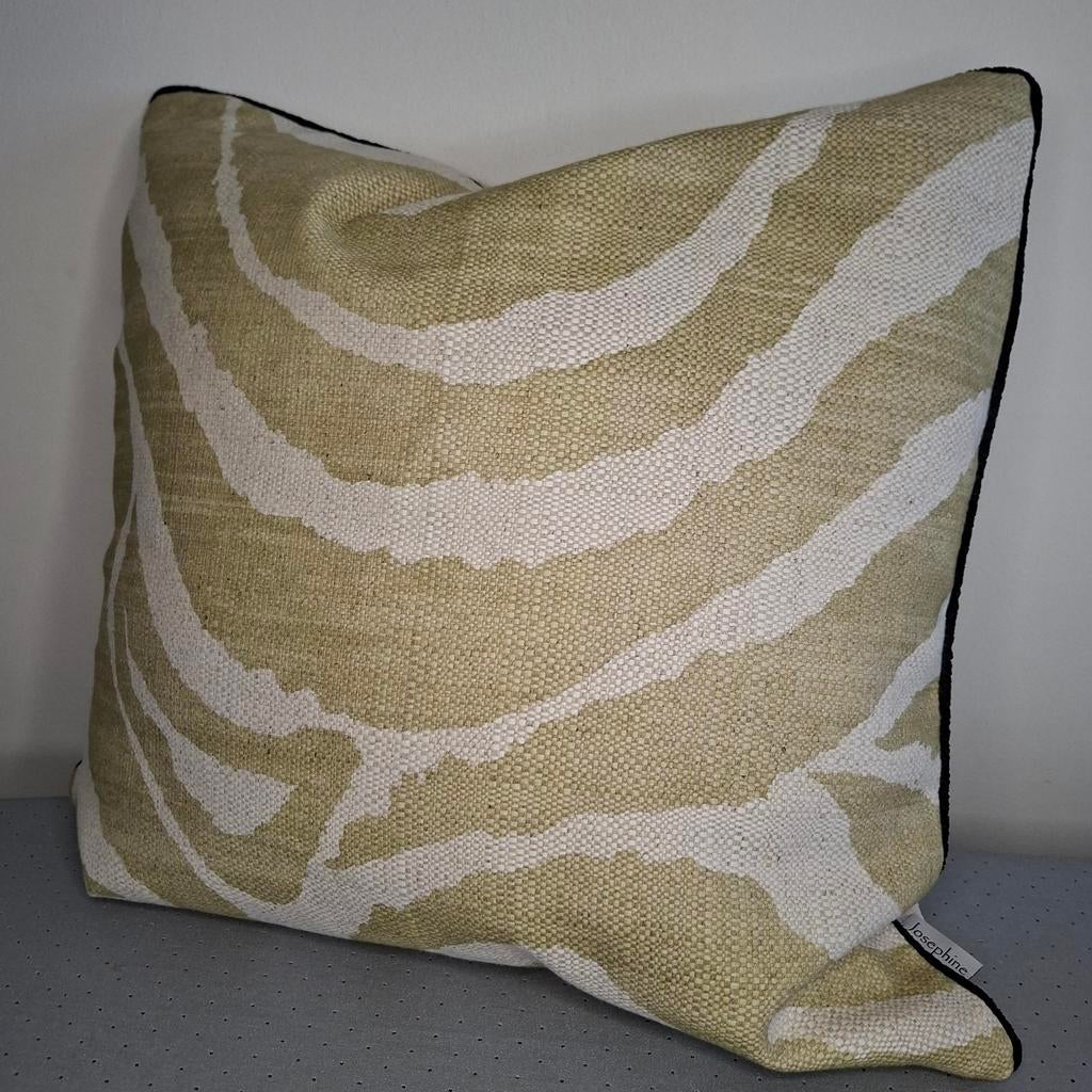 Handgemaakt sierkussen zebraprint ecru 45x45, Ophalen of Verzenden, Nieuw