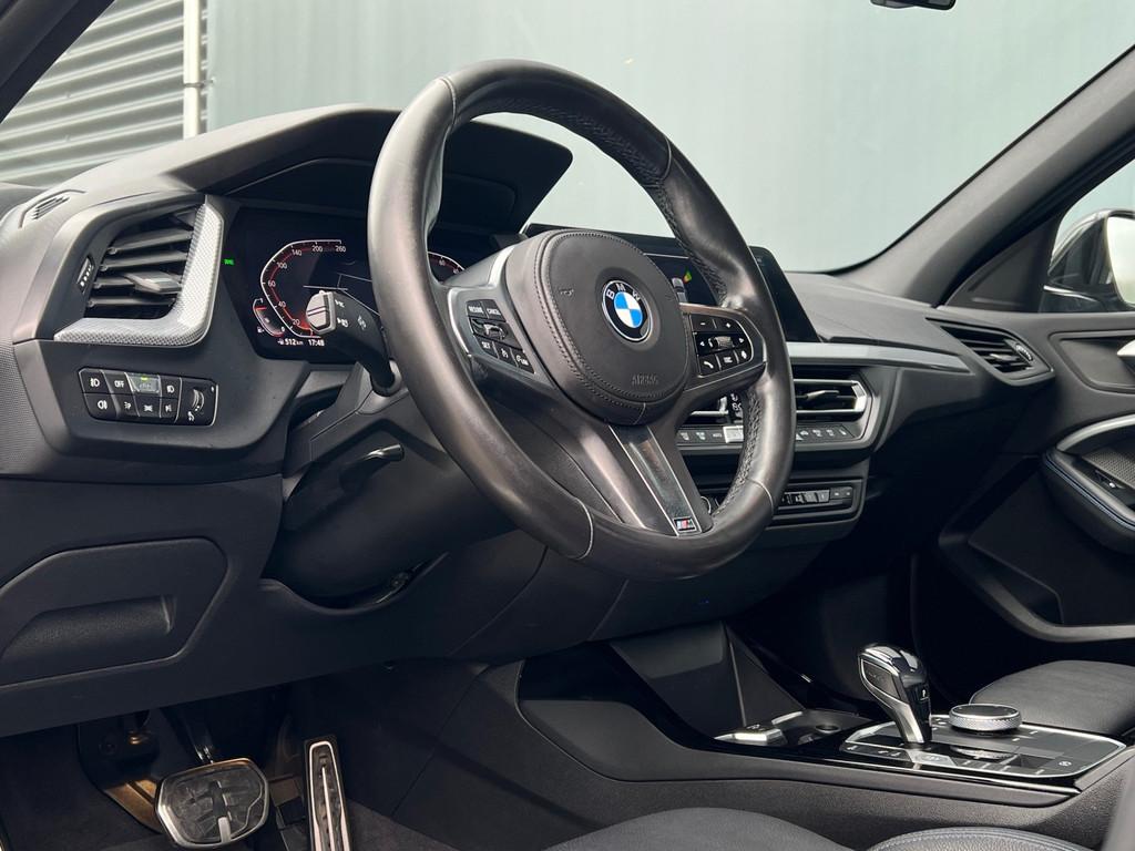 BMW 1-serie BWJ 2021 | 118i 136PK High Ex AUTOMAAT | LEER |, Auto's, BMW, 136 pk, Gebruikt, Zwart, Bedrijf