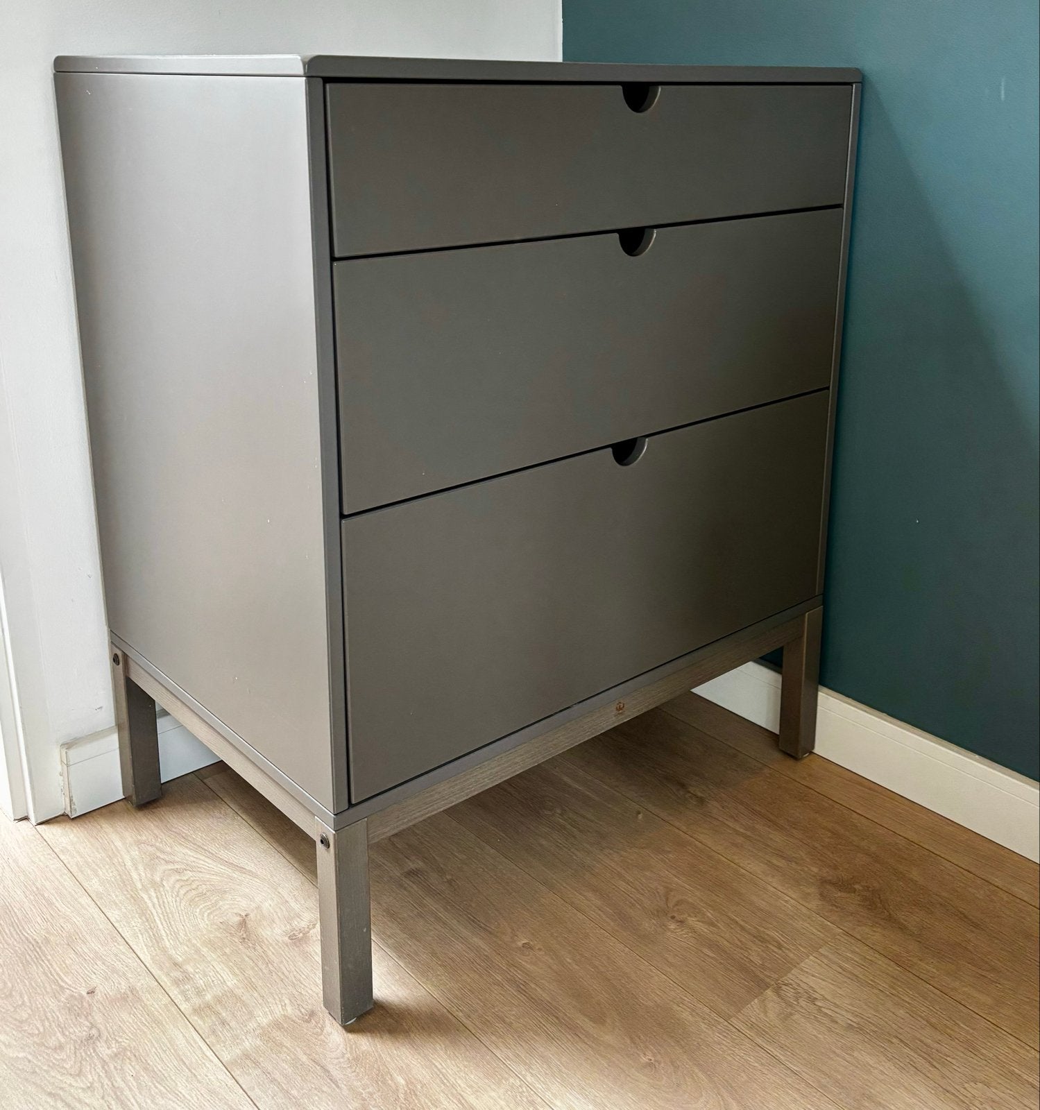 Stokke Home Dresser Grijs met 3 lades, Ophalen, Gebruikt, 50 tot 70 cm, 75 tot 100 cm