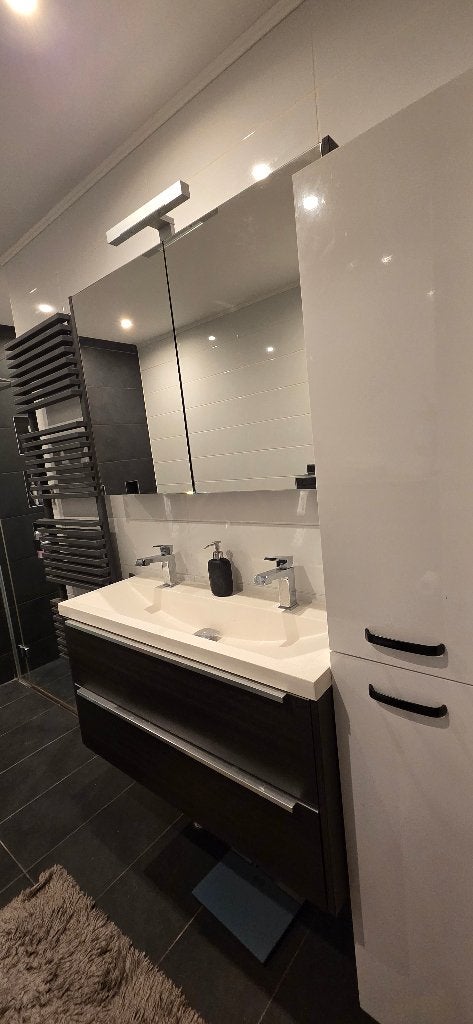 Complete badkamer: wastafelmeubel, spiegelkast, bad radiator, Huis en Inrichting, Ophalen, Gebruikt, 100 tot 150 cm, Minder dan 100 cm