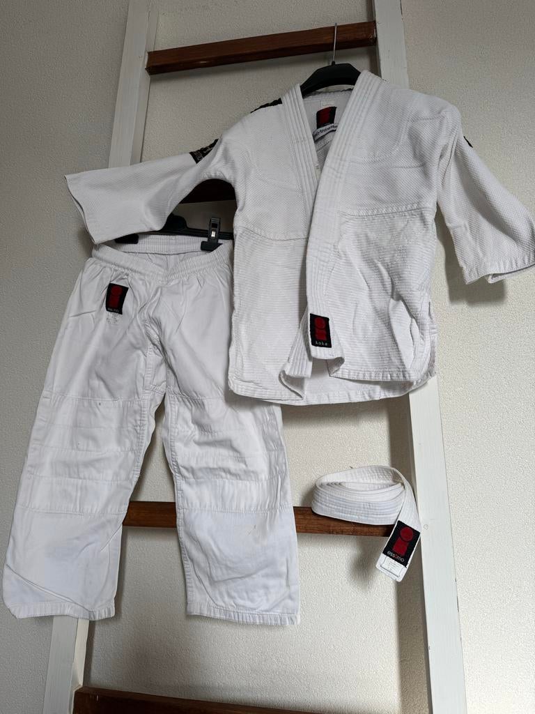 Judo/Jiu Jitsu pak maat 130 (valt als 116/122), Sport en Fitness, Gebruikt, Judo, Vechtsportpak, Ophalen of Verzenden