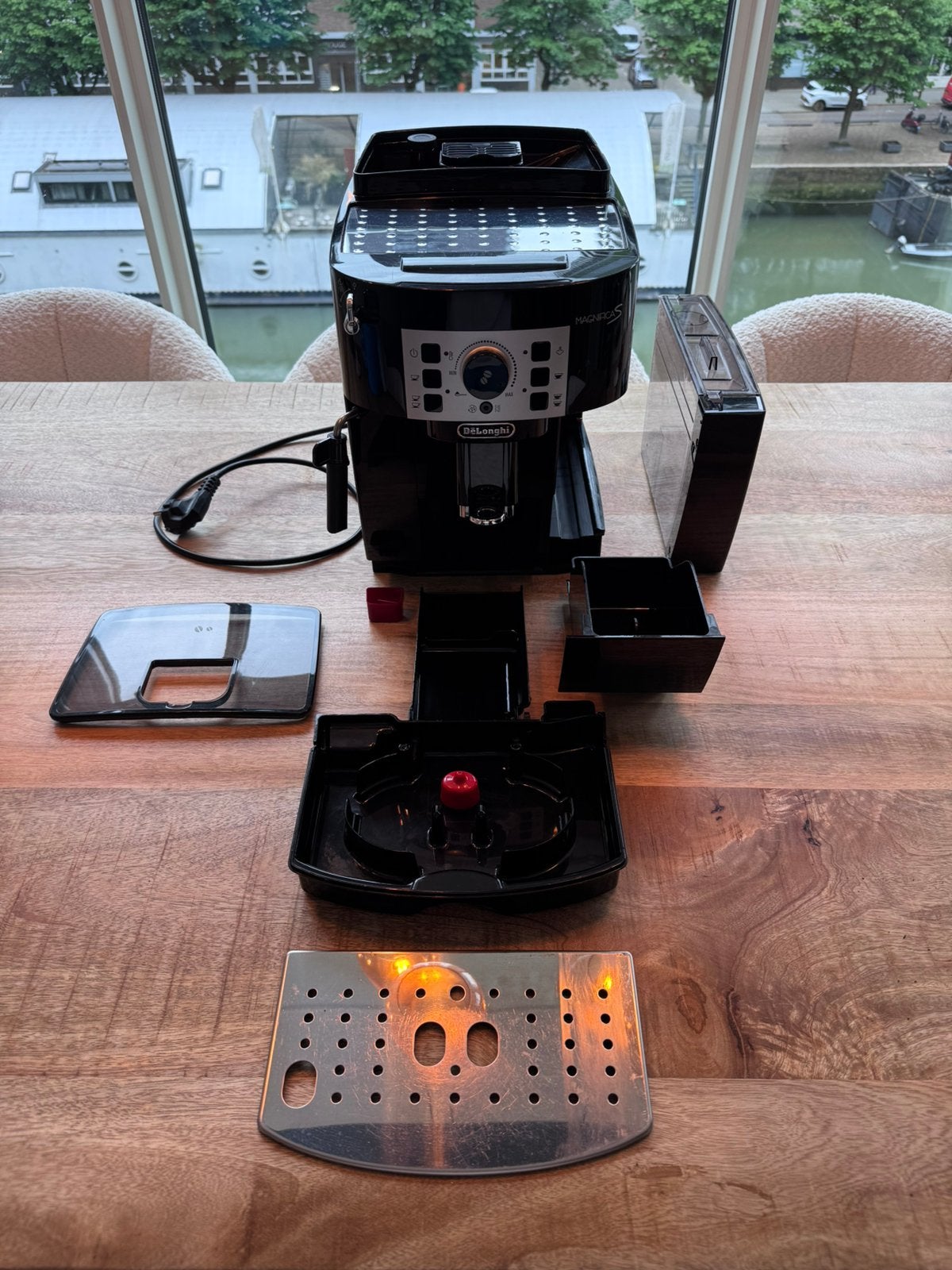DeLonghi Magnifica S koffiemachine, inclusief melkopschuimer, Koffiemachine, Ophalen of Verzenden, Zo goed als nieuw, 2 tot 4 kopjes