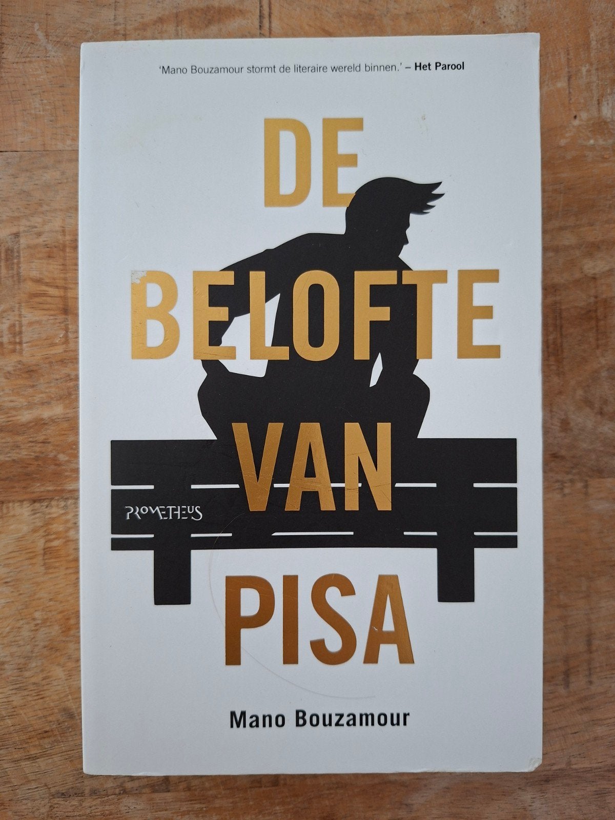 De belofte van Pisa - Mano Bouzamour (gelezen, prima staat), Gelezen, Mano Bouzamour, Ophalen of Verzenden, Nederland