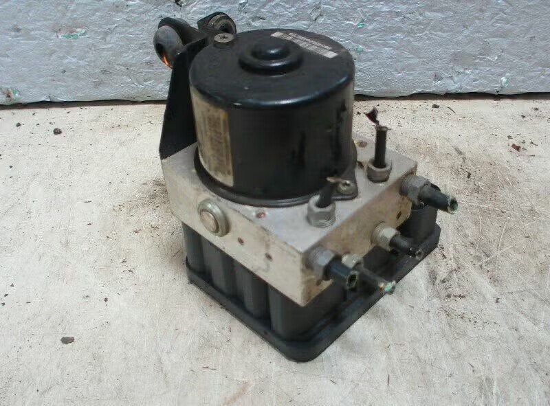 ABS POMP Ford Focus 2 (01-2004/09-2012) (8m51-2c405-ca), Gebruikt, Ophalen of Verzenden, Henry-Ford-Straße 1 50735 Köln, DE, Ford-Werke GmbH