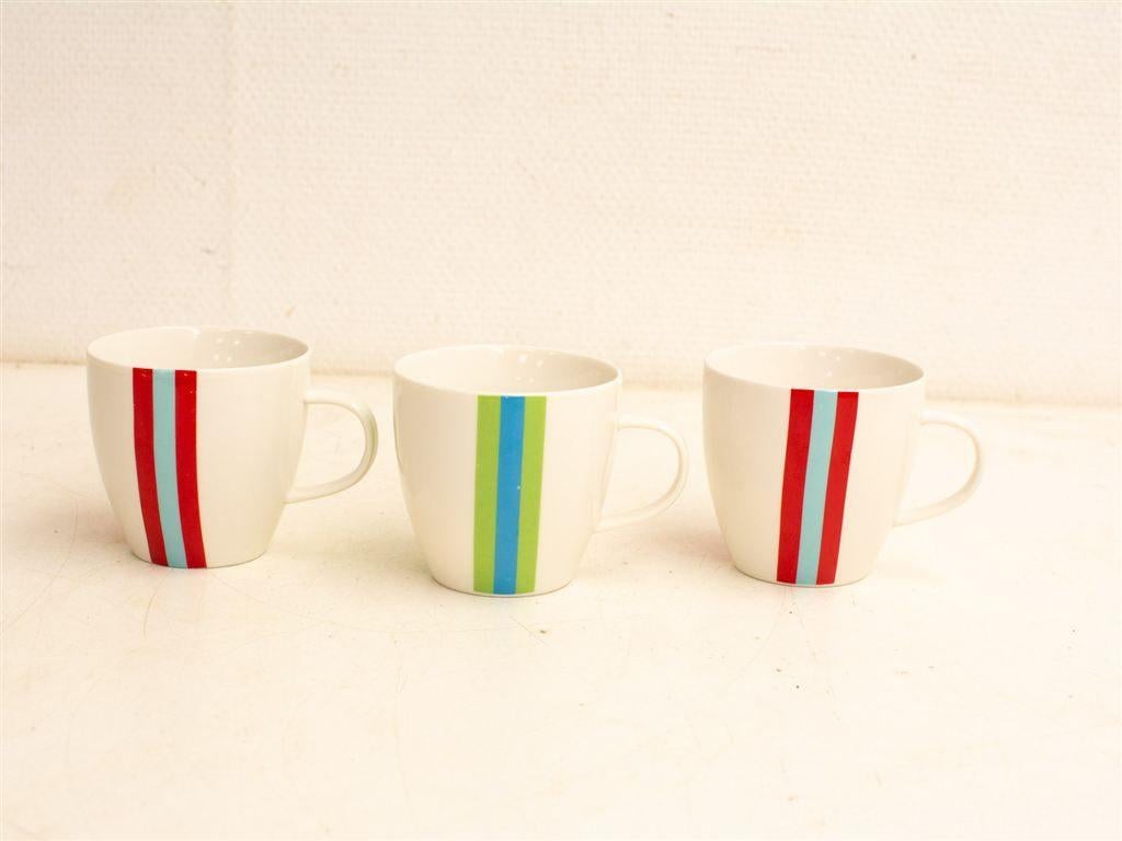 3 douwe egberts mokken 28454, Gebruikt, Ophalen of Verzenden, Bord(en), Wedgwood