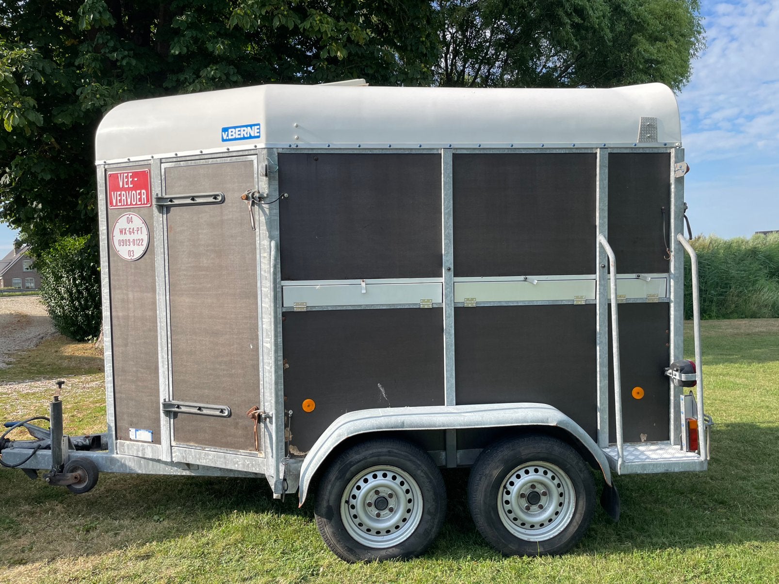 Van BERNE vee-pony trailer, Ophalen
