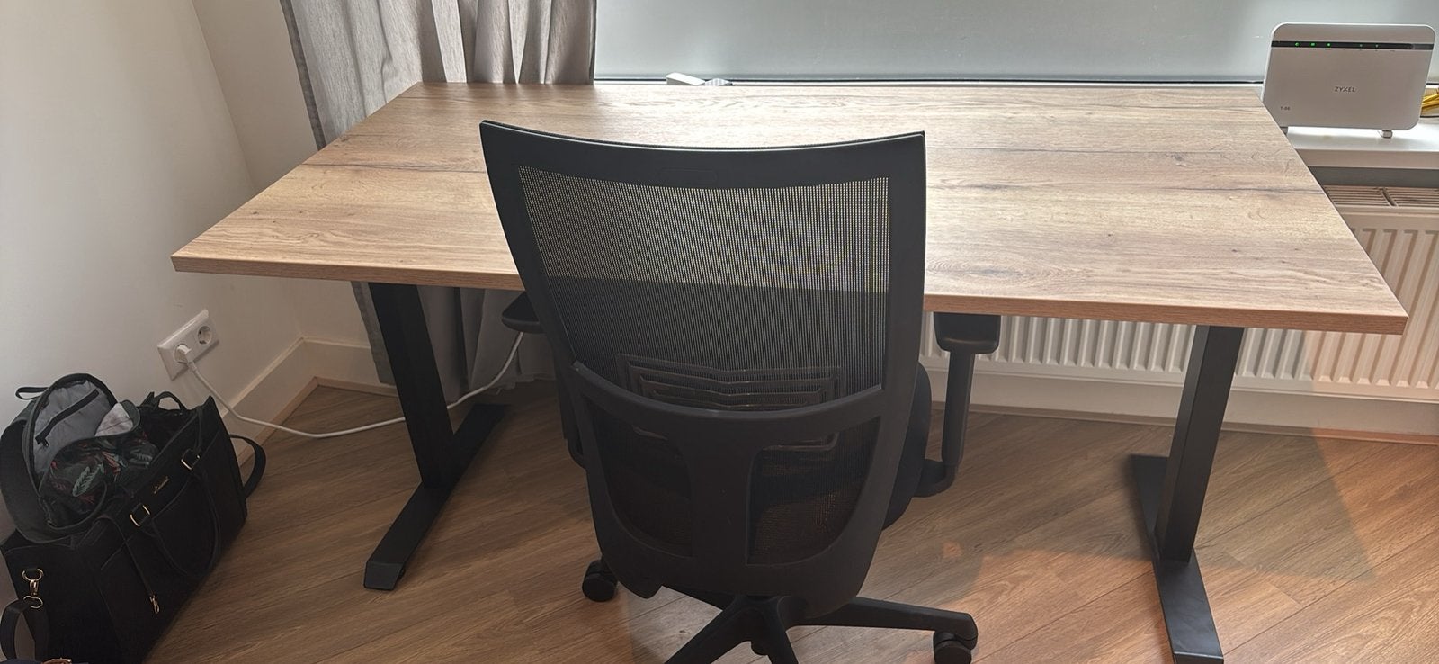 Desk and office chair, Huis en Inrichting, Ophalen, 160 cm, Spaanplaat of MDF, Zo goed als nieuw