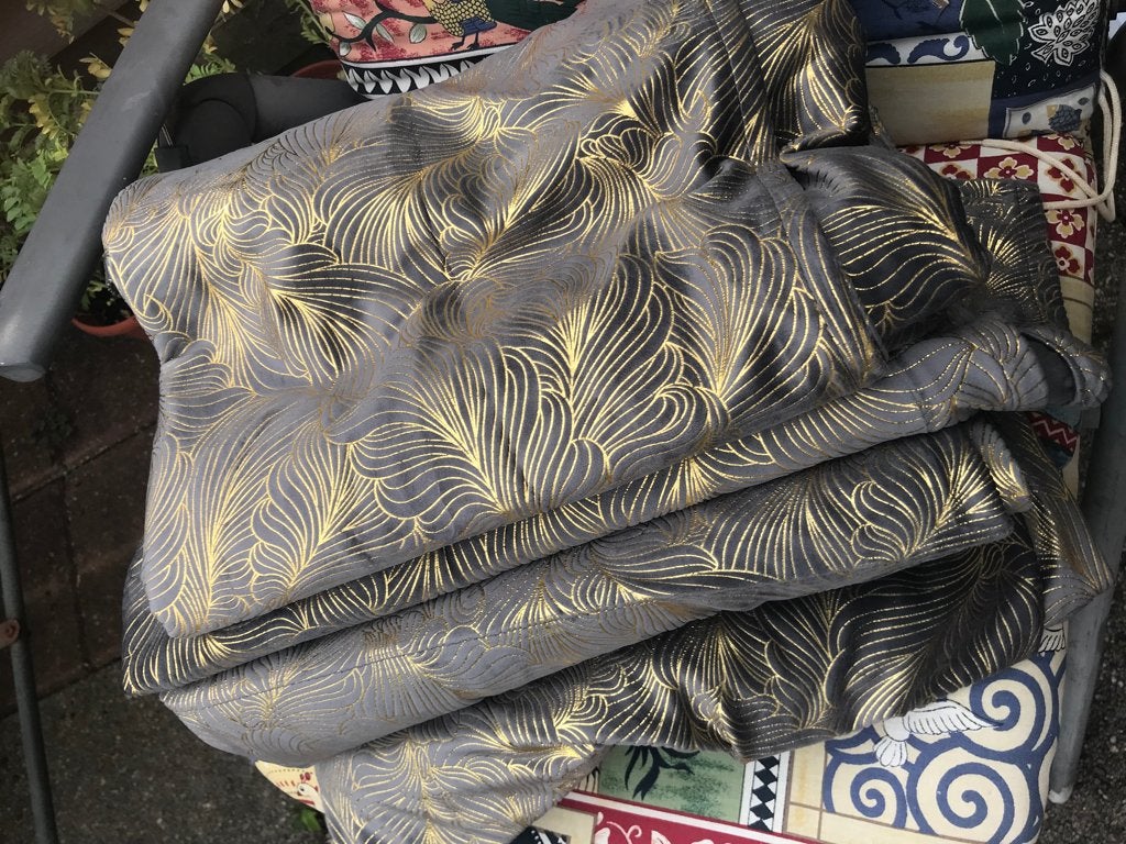 Nieuwe gordijnen 4 stuk ( grijs met goudkleur stripjes), Huis en Inrichting, Ophalen, Nieuw, Grijs