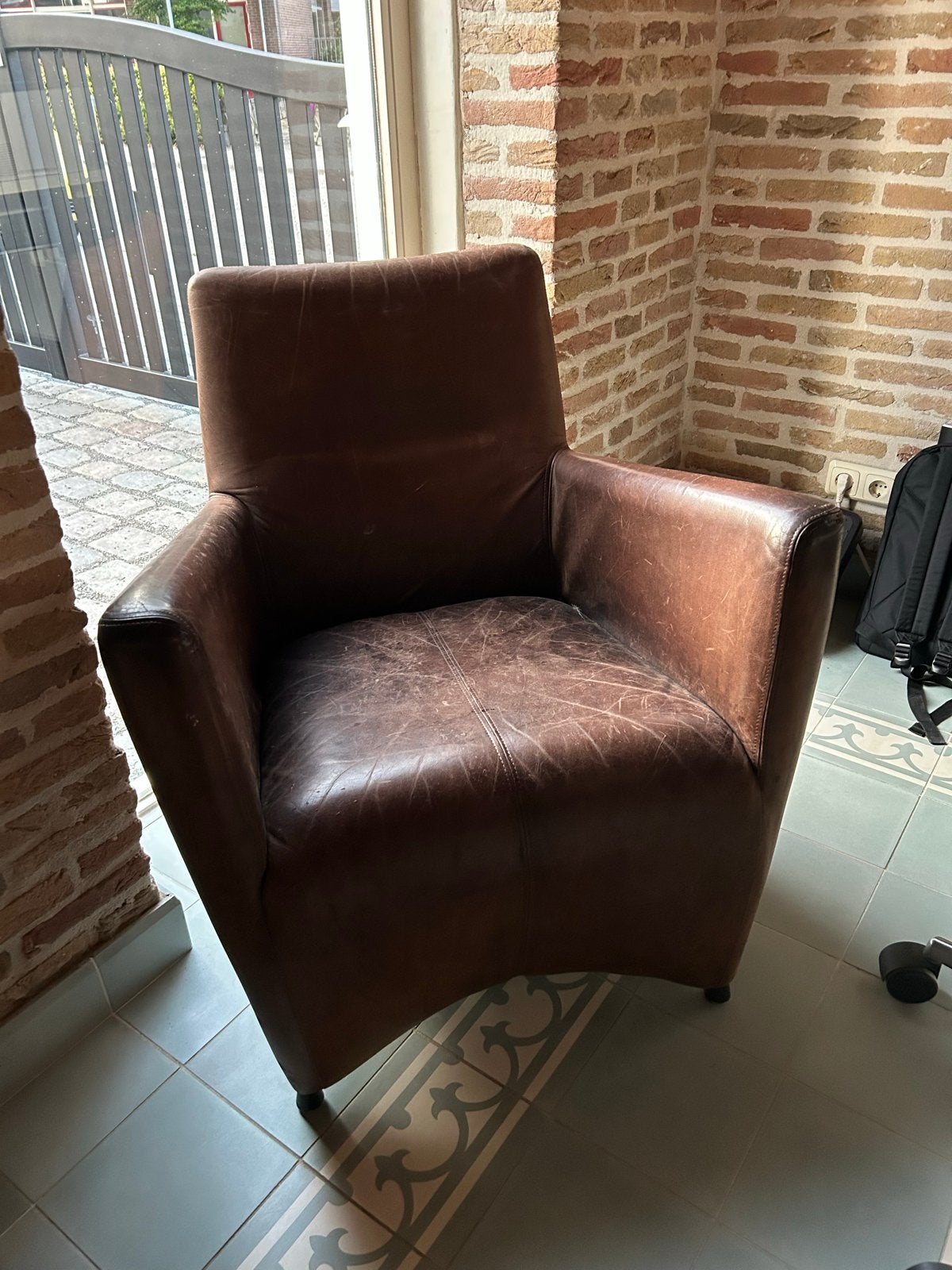 Gratis TWEE bruin echt lederen fauteuils, Ophalen, Gebruikt, Leer, 75 tot 100 cm