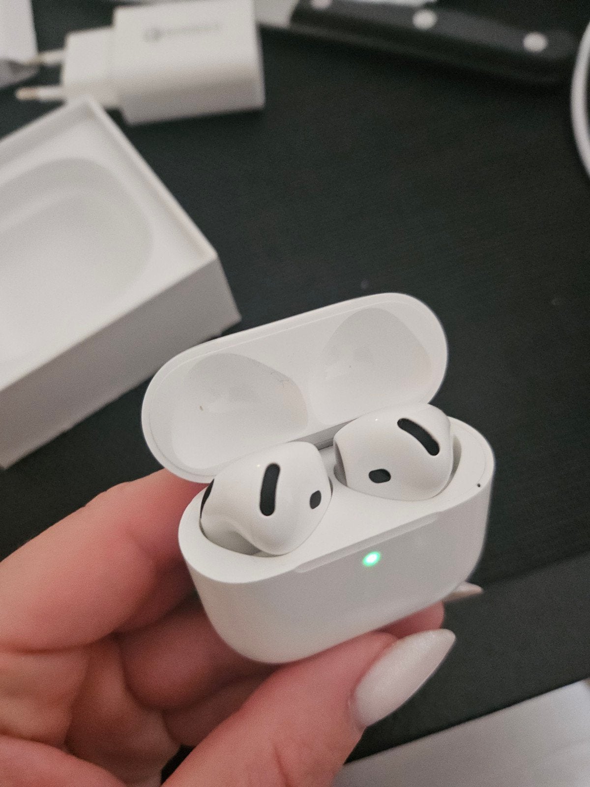 Apple AirPods 4 met Active Noise Cancellation