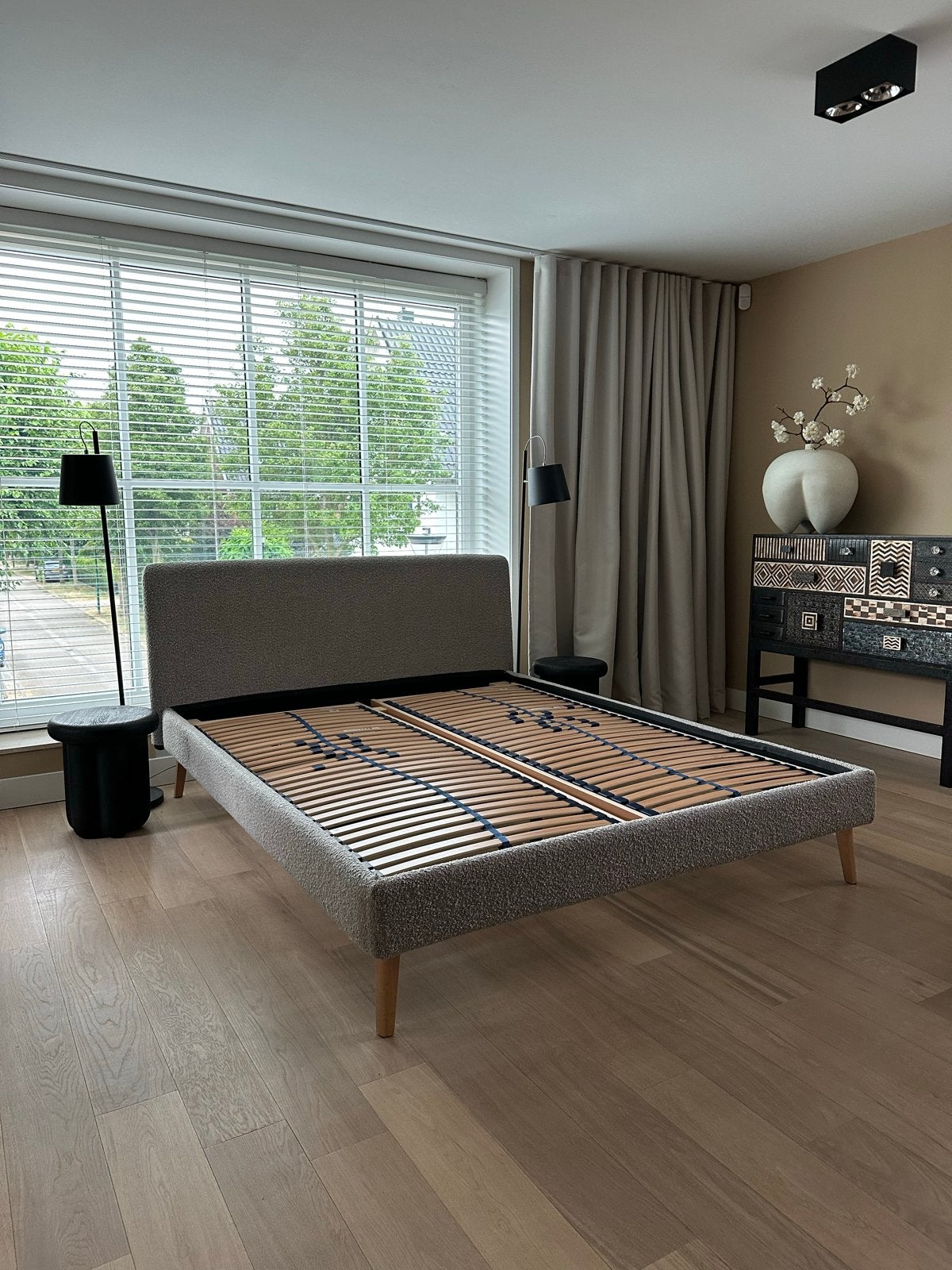 Stijlvol tweepersoonsbed 160x200 met stoffen bekleding, Huis en Inrichting, Ophalen, Gebruikt, Tweepersoons, 200 cm