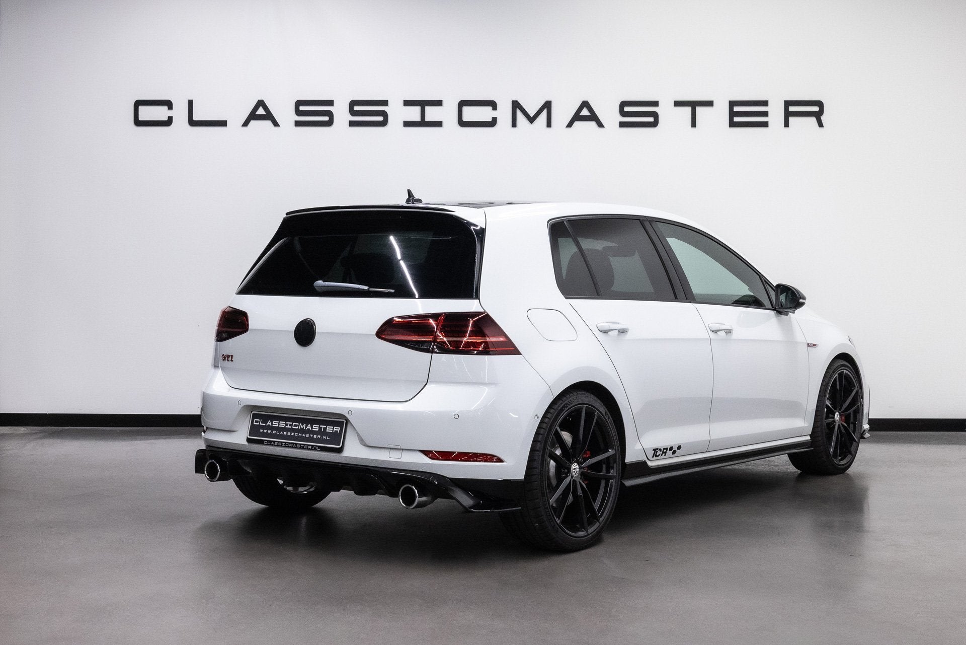 Volkswagen Golf 2.0 TSI GTI TCR (bj 2019, automaat), Gebruikt, Zwart, 4 cilinders, 1984 cc