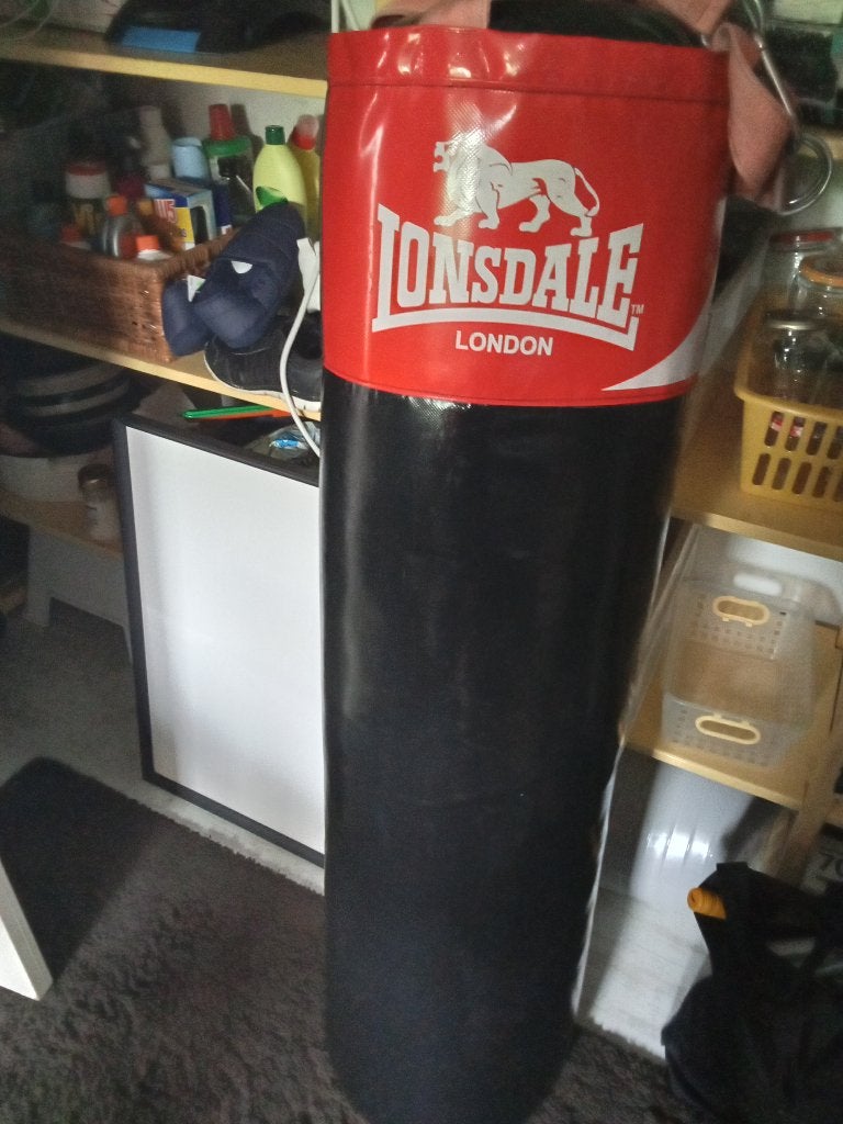 grote Lonsdale bokszak met Adidas bokshandschoenen, Ophalen, Gebruikt, Bokszak