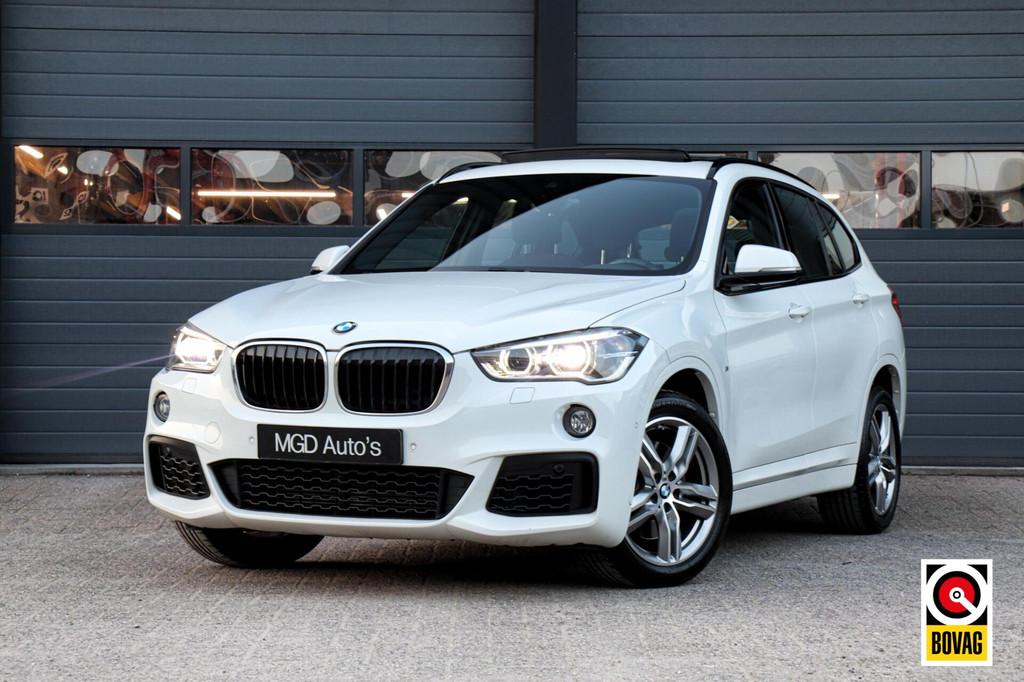 BMW X1 sDrive20i M-Sport M-Pakket /LED/PANODAK/HARMAN-KARDON, 1998 cc, Gebruikt, Huisgarantie, Met garantie (alle)